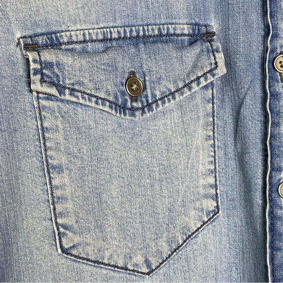 GAP Maternity Denim Womens Soft Distressed Button Up w/ pockets Size Small - Picture 4 of 11